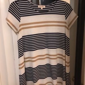 Strips swing tee